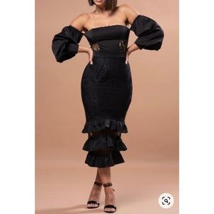 Egreis Talia Black Lace see thru off shoulder midi body on dress. NWT SIZE M